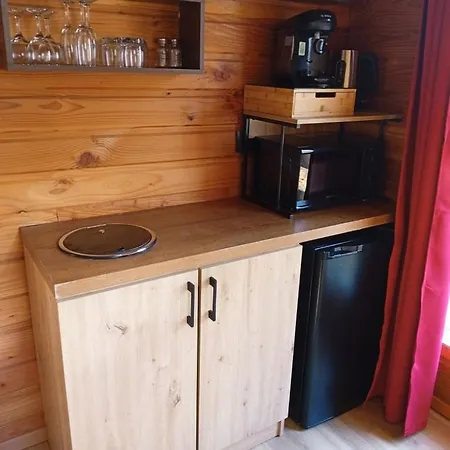 Roulotte Arya,tout Confort Petit Dejeuner Inclus キャンプ場